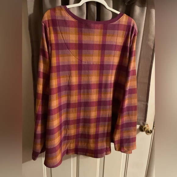 Tara and Sky sz4x plaid, tan , & Burgundy pullover with 3 small buttons p/p 28in - Picture 2 of 3